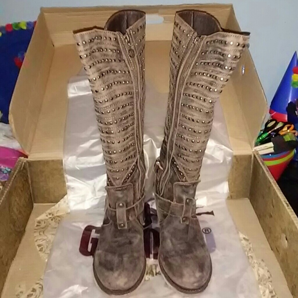 Distressed Western Brown Boots with studs